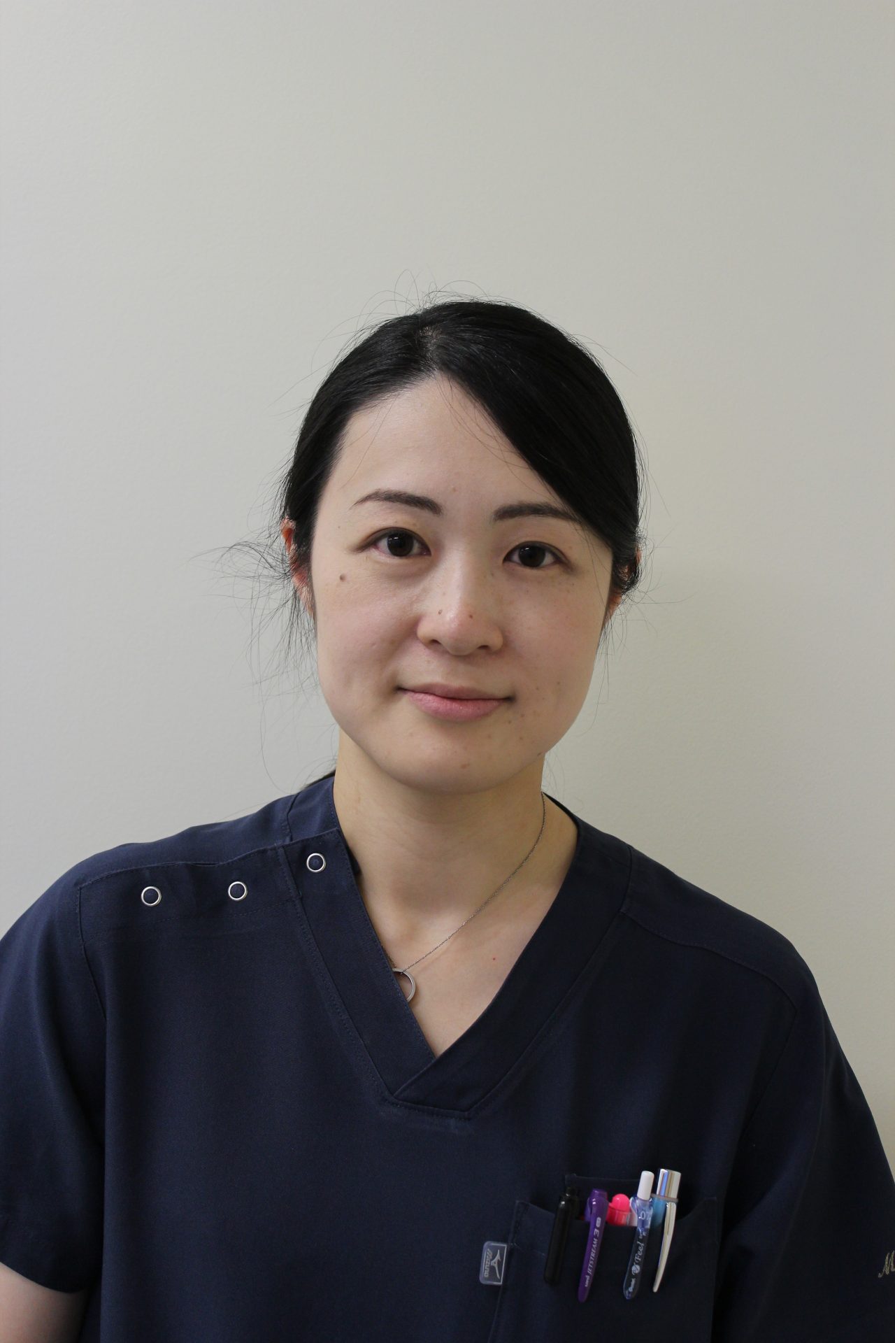 勝　麻里那